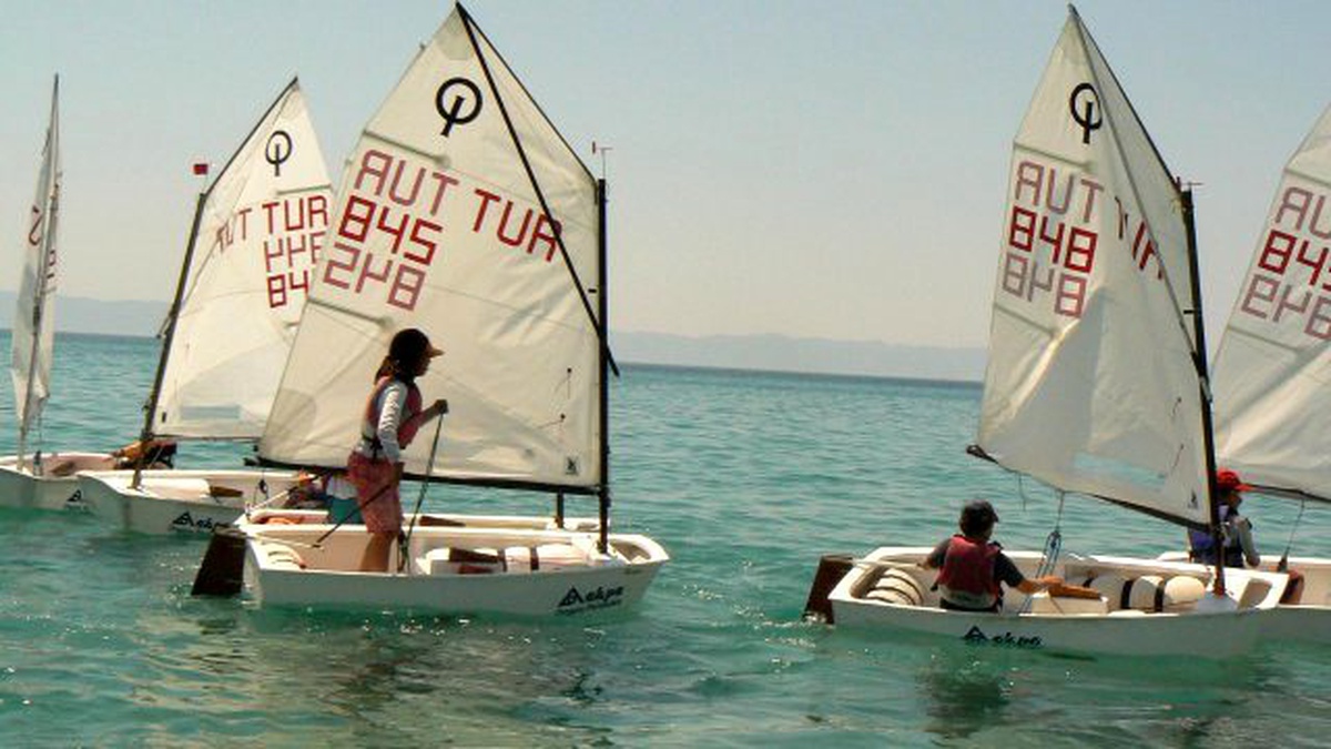 Saros Körfezi\'nde Windsurf Heyecanı Devam Ediyor