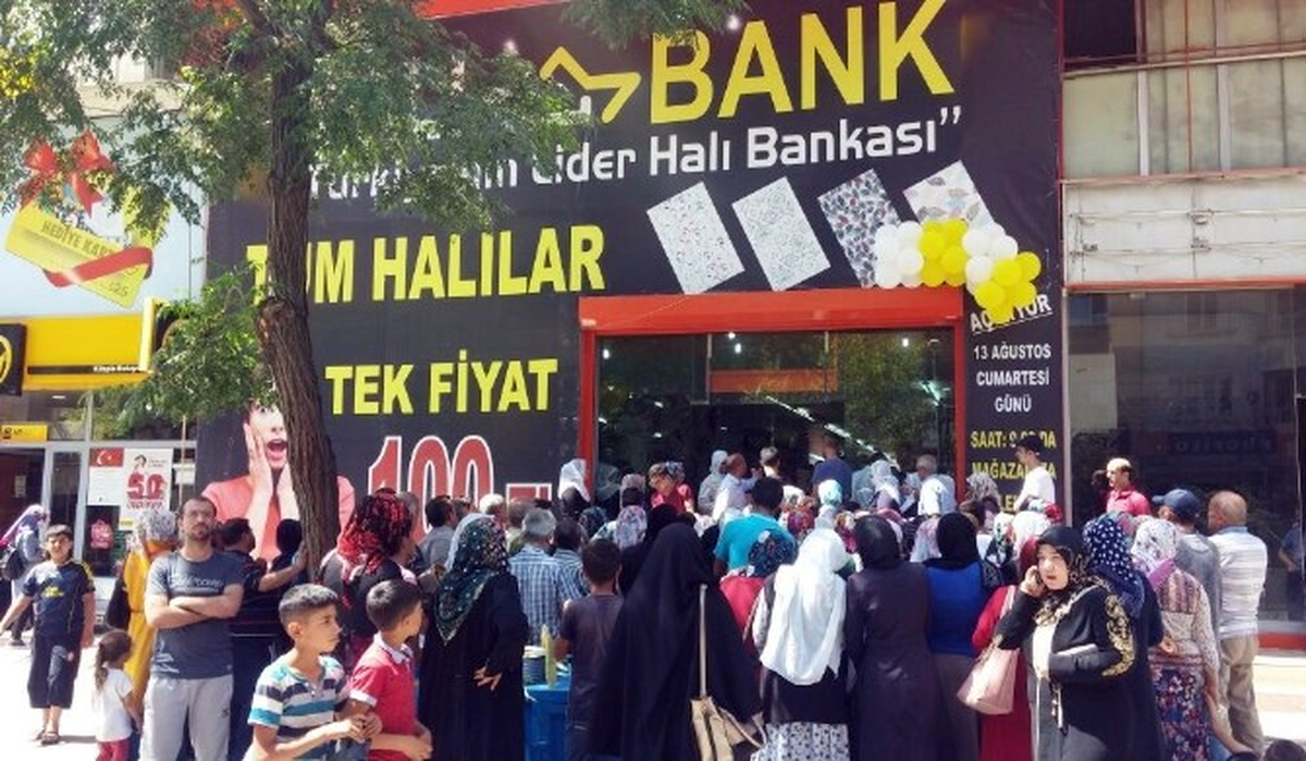 Siirt\'te Bedava Halı İzdihamı