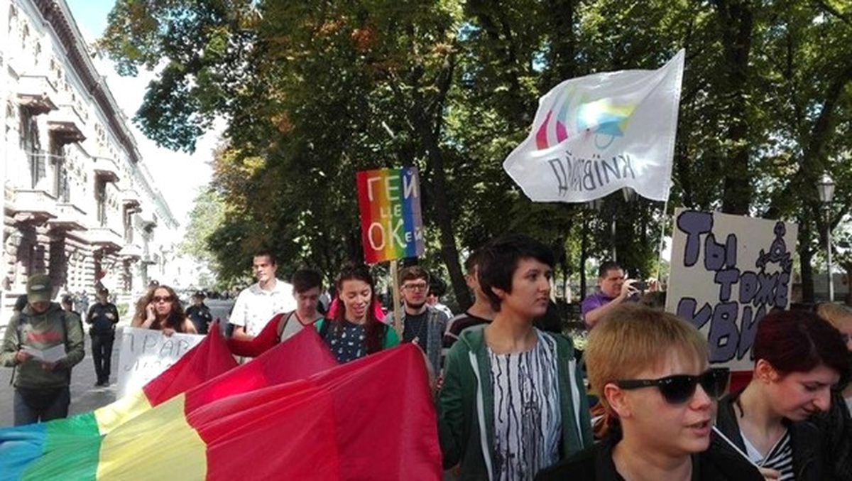 Ukrayna\'da Eşcinsel Yürüyüşüne Saldırı