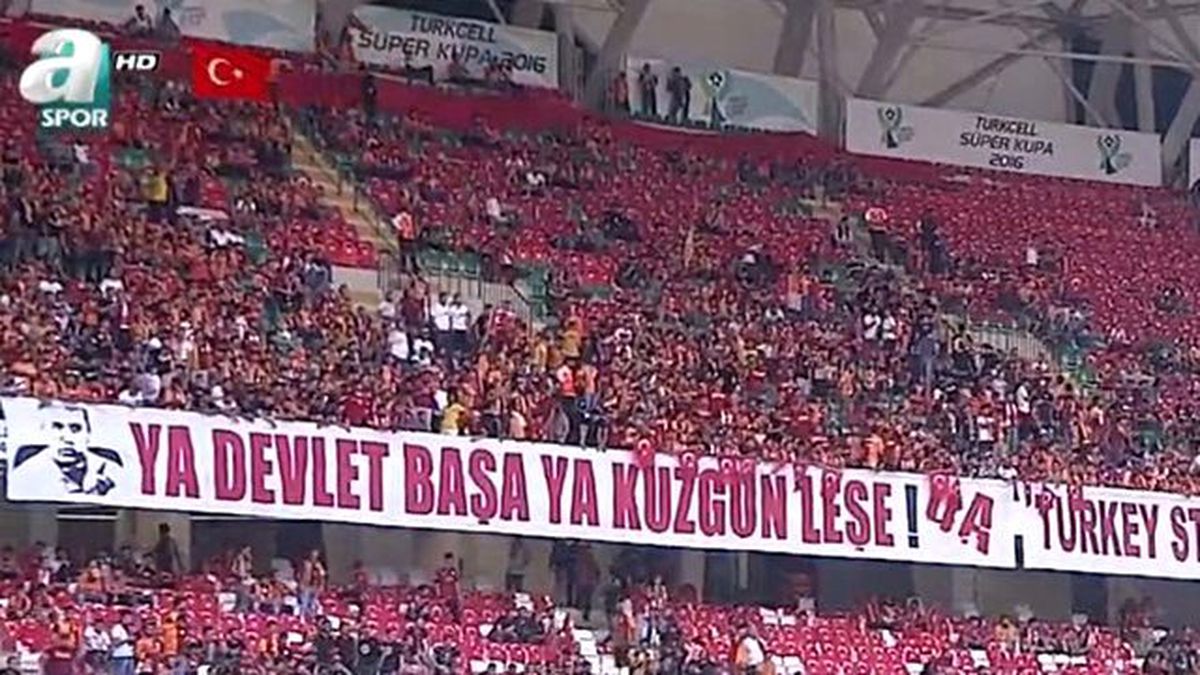 Ultraslan\'dan FETÖ Aleyhinde Pankart: Ya Devlet Başa Ya Kuzgun Leşe