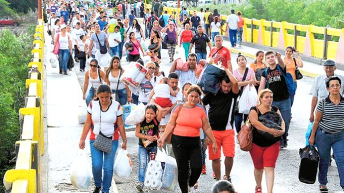 Venezuela-Kolombiya Sınırı Geçişlere Açıldı