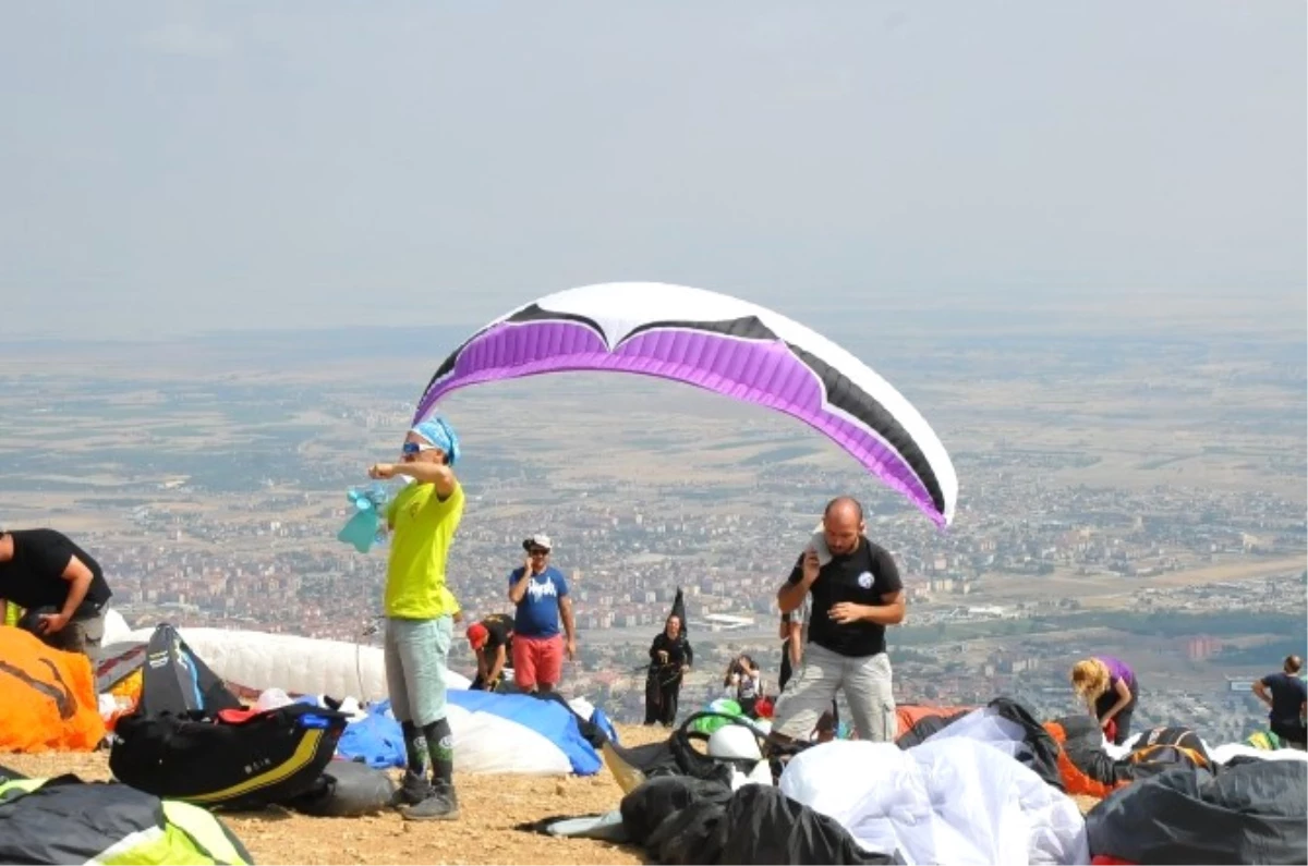 Xc Open Yamaç Paraşütü Şampiyonası Akşehir\'de Başladı