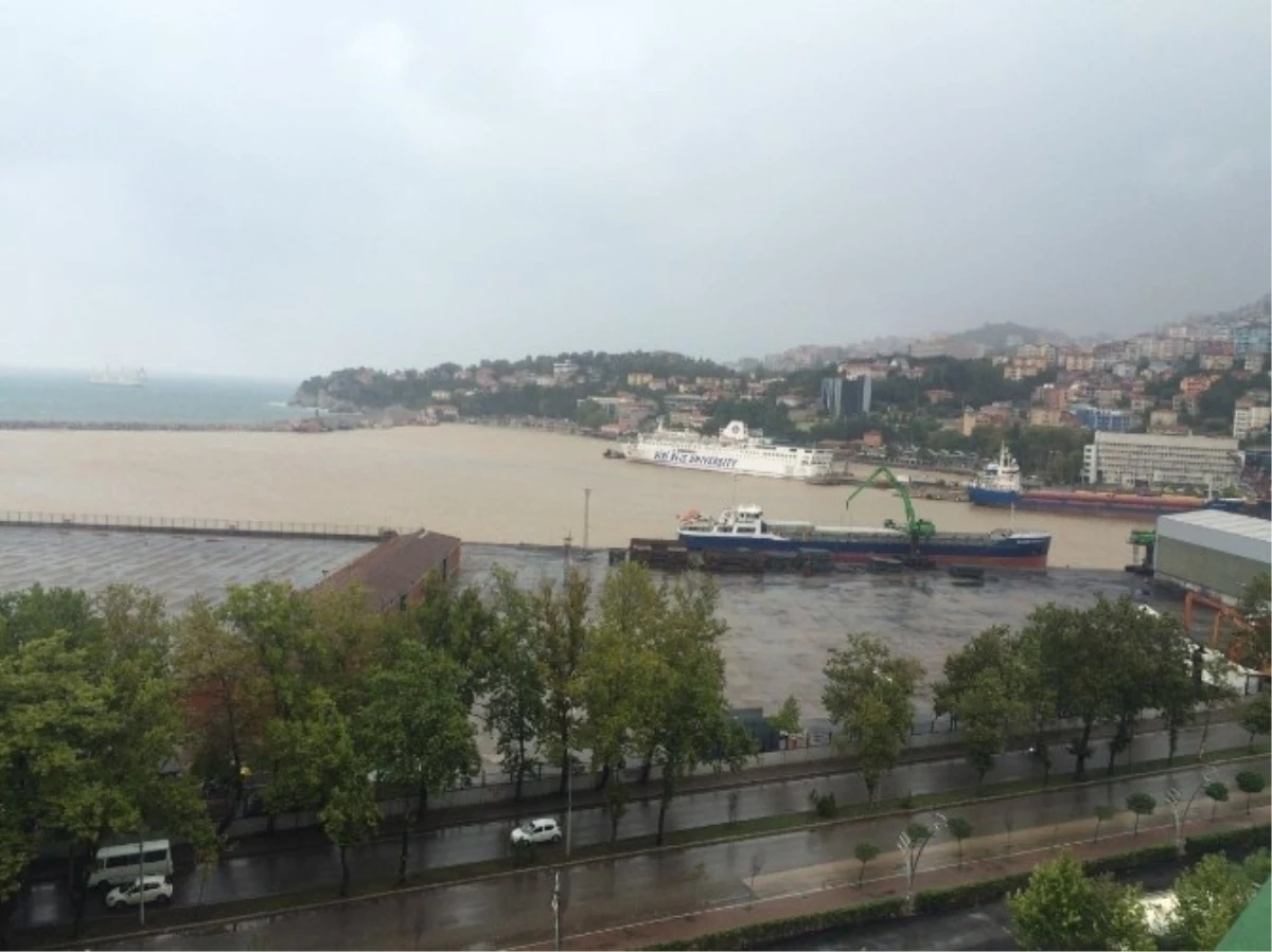 Zonguldak Limanı Çamur Deryasına Büründü