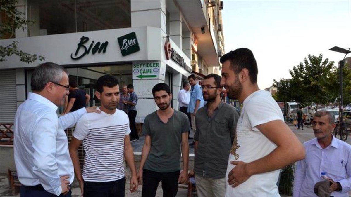 Batman Valisi, Esnafları Ve Gençleri Ziyaret Etti
