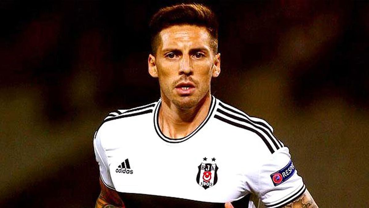 Beşiktaş, Jose Sosa'nın Milan'a Gittiği Haberlerini Yalanladı