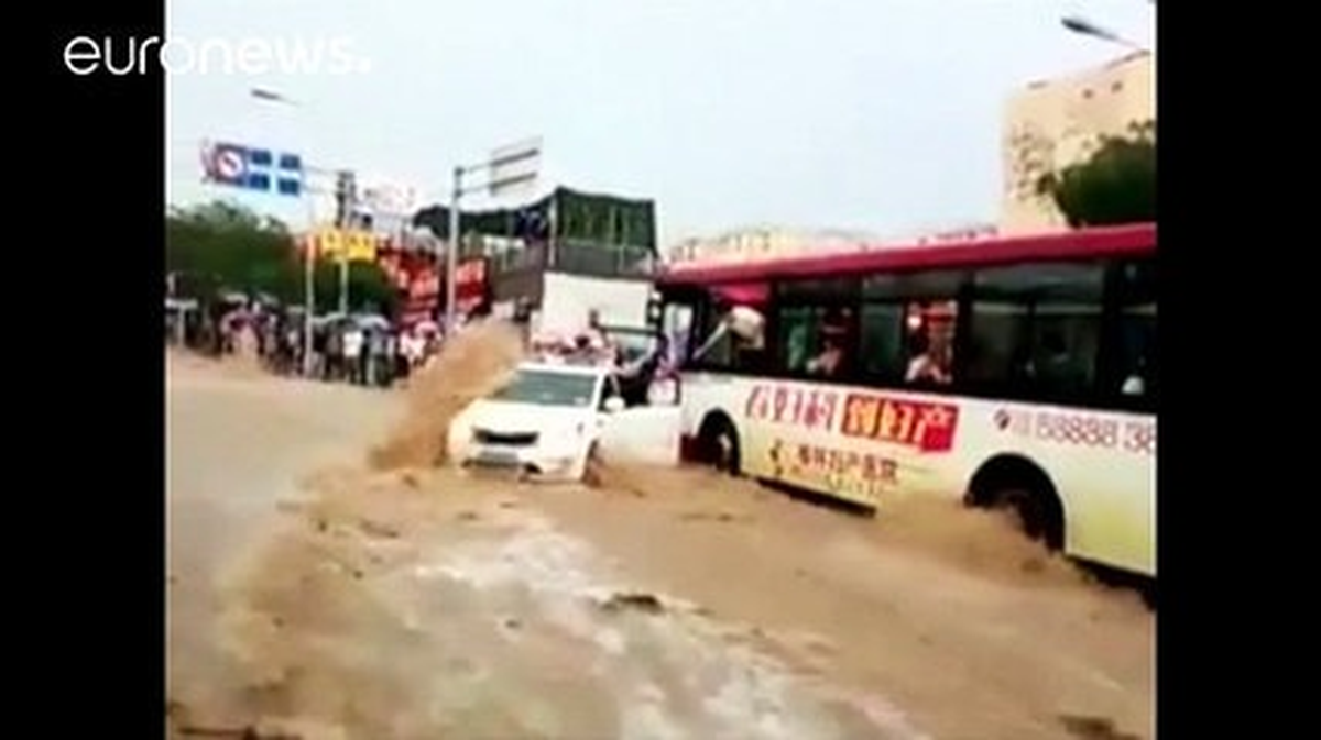 Çin Aşırı Yağışa Teslim
