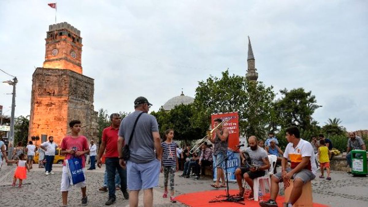 Darbeye Karşı Müzik Sokakta Devam Ediyor