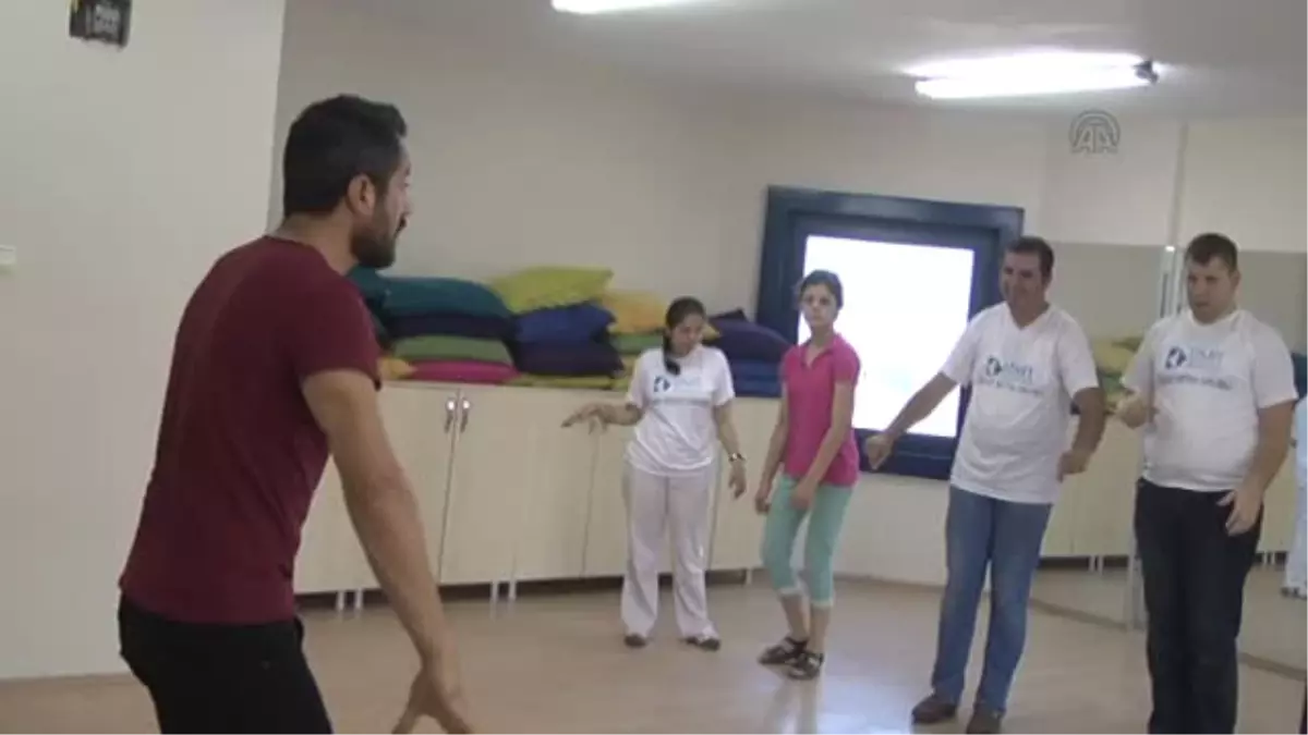 Engelli Çocukların Yüzü "Folklor" ile Gülüyor