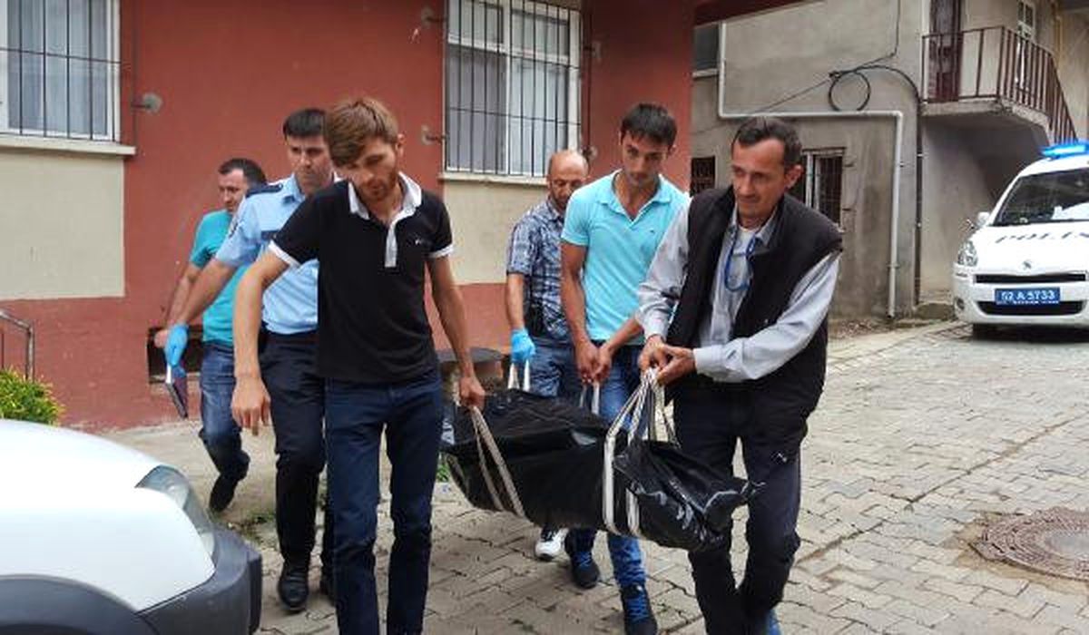 Evine Masifirliğe Gittiği Arkadaşını Öldürdü