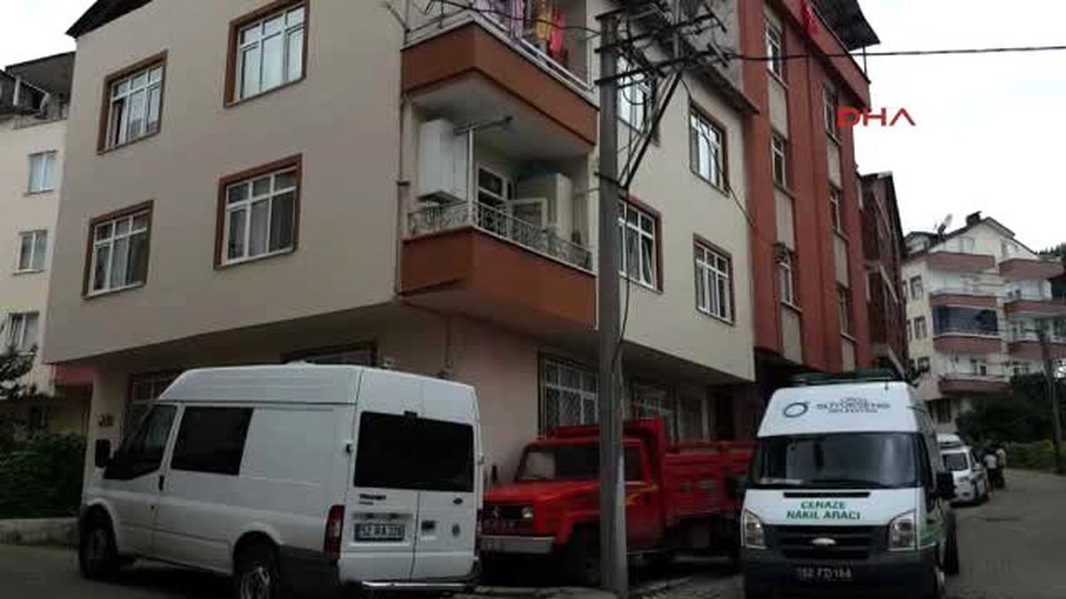Evine Masifirliğe Gittiği Arkadaşını Öldürdü