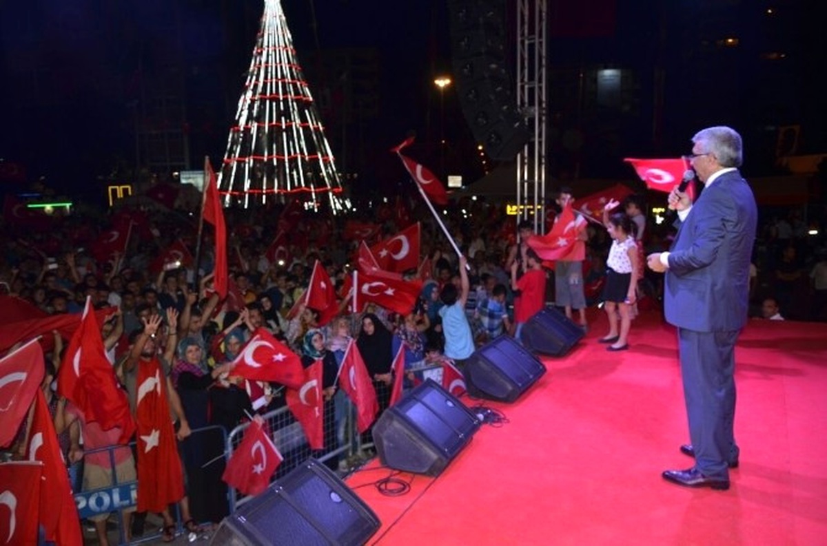 Kızılay, Demokrasi Nöbetlerinde de Milletinin Yanında Oldu