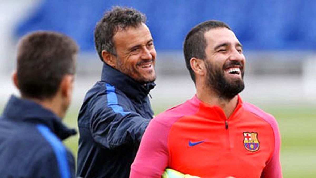 Luis Enrique, Arda Turan'ı Gelen Eleştirilere Karşı Korudu
