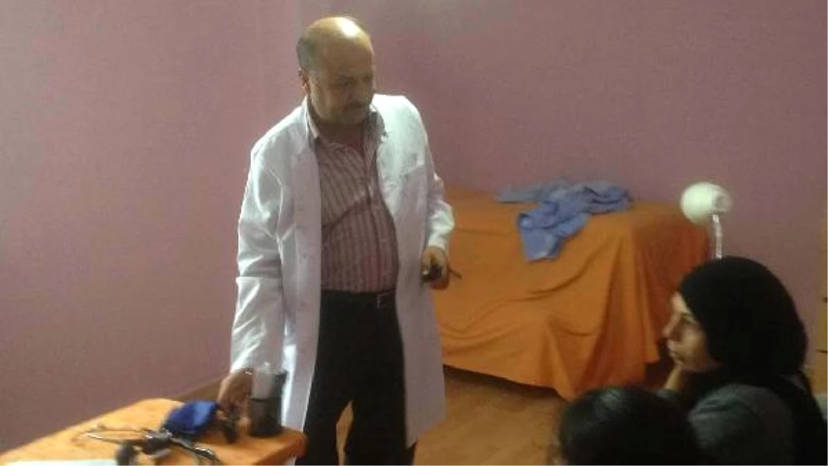 Evinin Bir Odasını Muayenehaneye Çeviren Suriyeli Doktor Uyarıldı