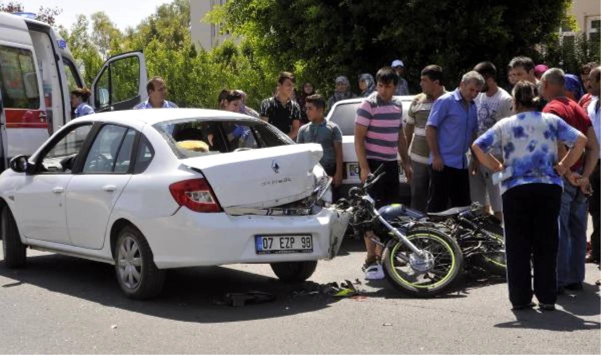 Otomobile Çarpan Motosikletli Ağır Yaralandı
