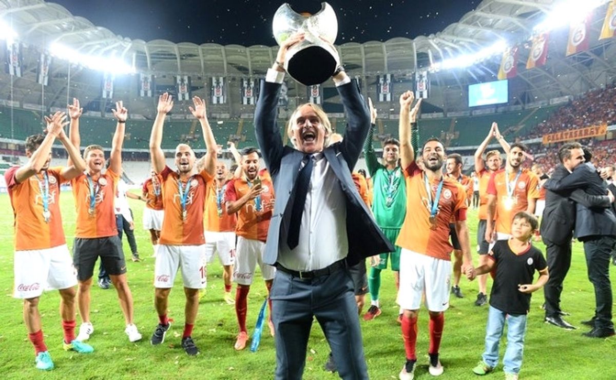 Riekerink Kupayı Taraftara Hediye Etti!