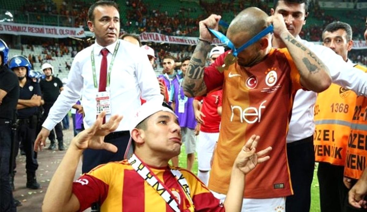 Sneijder\'den Duygulandıran Davranış!