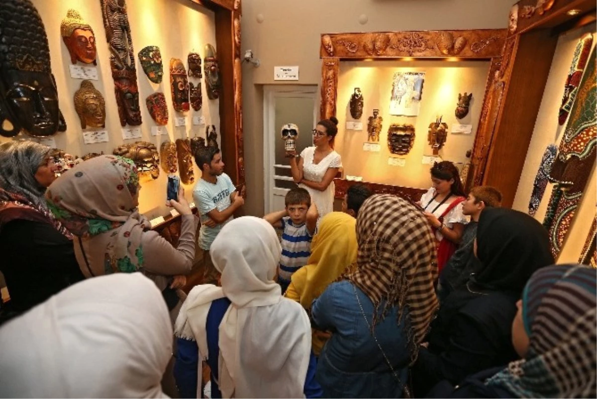 Suriyeli Çocuklar Mask Müzesi\'nde