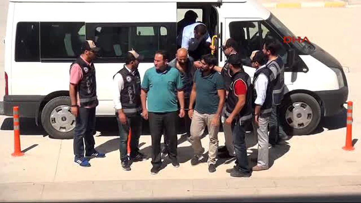 Van\'da 10 İşadamı Adliyeye Çıkartıldı