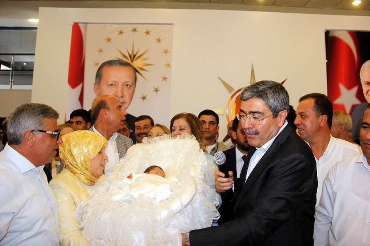 AK Parti\'nin 15. Kuruluş Yılına Özel Fıstıklı Baklava Hazırlandı