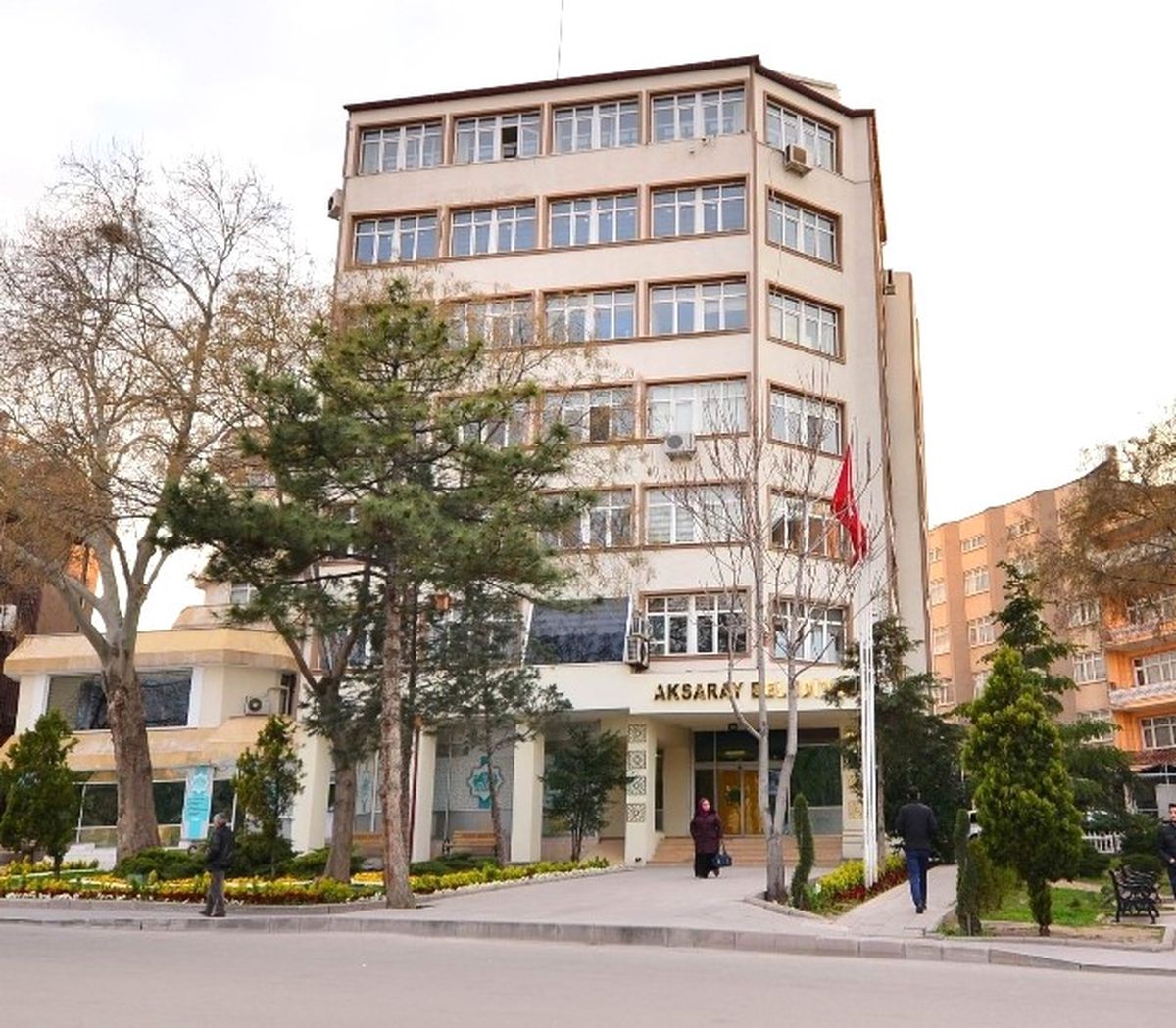 Aksaray Belediyesi, Akaryakıt İstasyonu Yeri ile Konut ve Arsaları Satışa Sunuyor