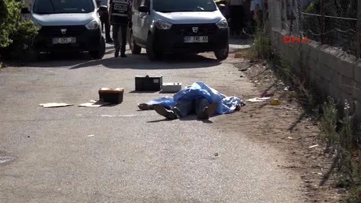 Antalya\'da Çocukların Kavgasını Büyükler Devam Ettirdi: 2 Ölü, 2 Yaralı