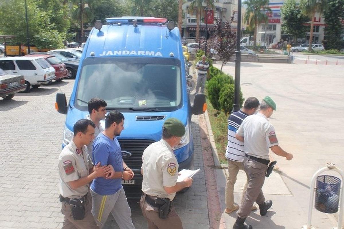 Antalya\'da Işid Şüphelisi 2 Kişi Gözaltına Alındı