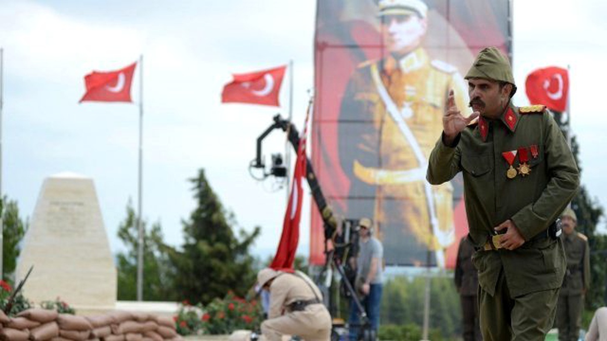 Atatürk Ayakta Alkışlandı