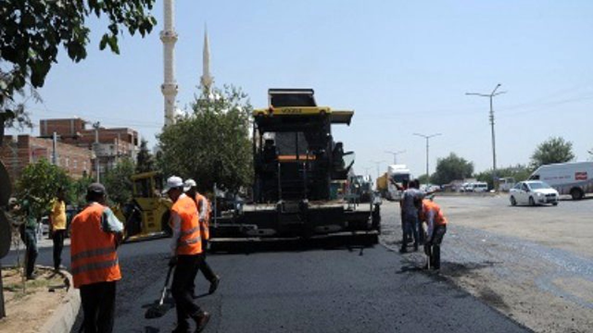 Bağıvar ve Bismil\'de Sıcak Asfalt Çalışması