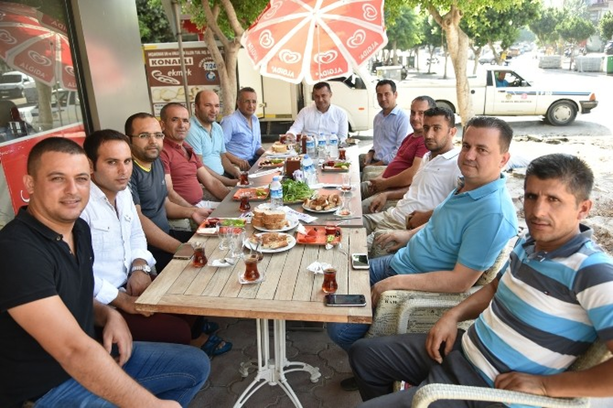 Başkan Yücel Alaiye Caddesi Esnafıyla Kahvaltıda Buluştu