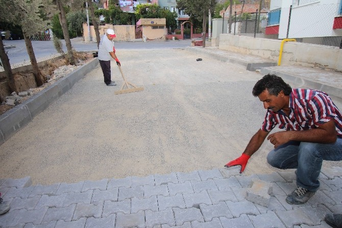 Bayraklı\'ya 7 Yılda 436 Bin Metrekare Kilit Parke