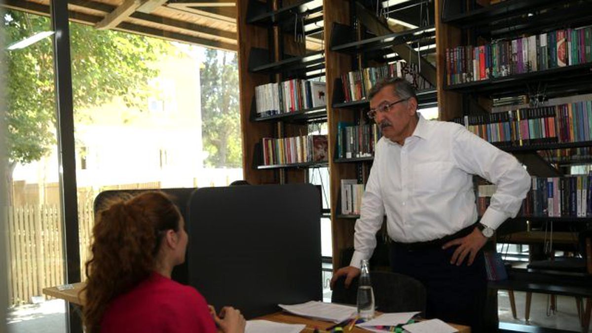 Bu Kütüphanede İçecekler Bedava