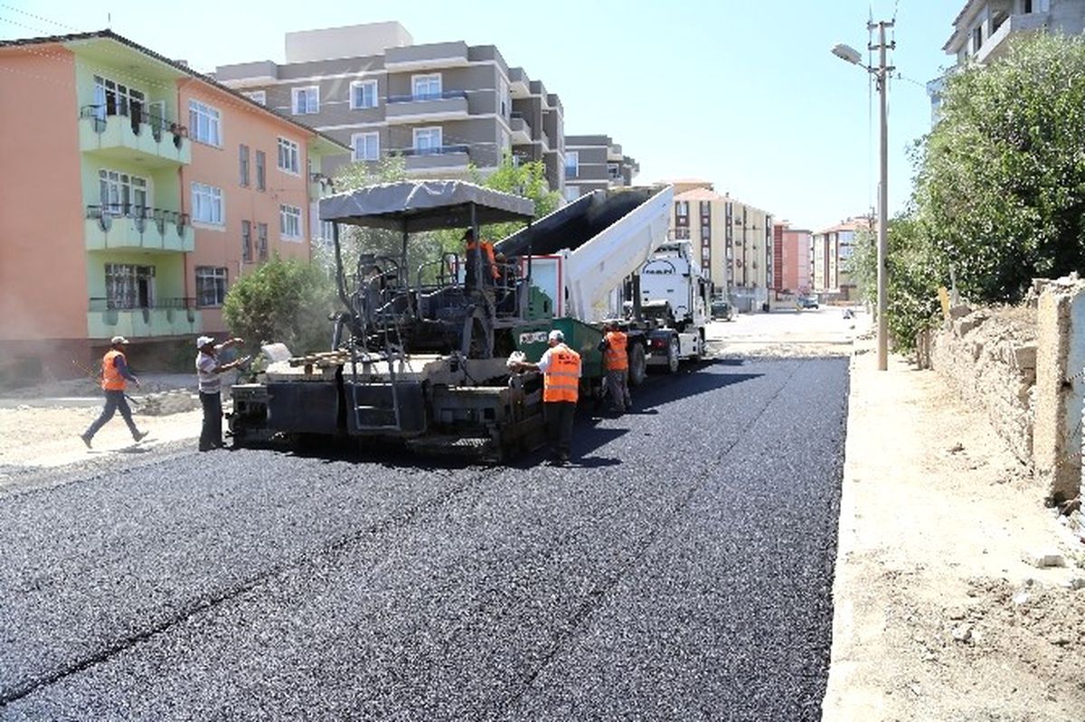 Ereğli Belediyesi Sıcak Asfalt Serimine Devam Ediyor