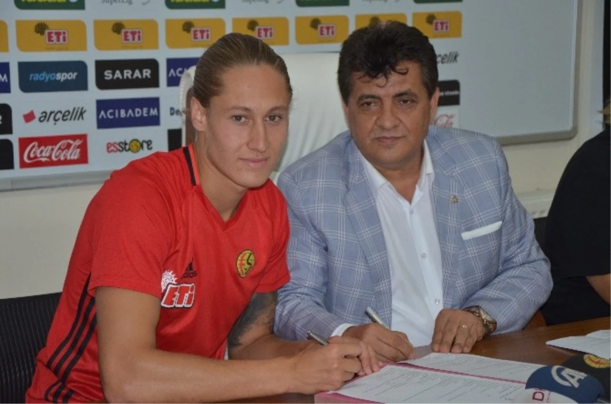 Eskişehirspor, Felix ile 3 Yıllık Sözleşme İmzaladı