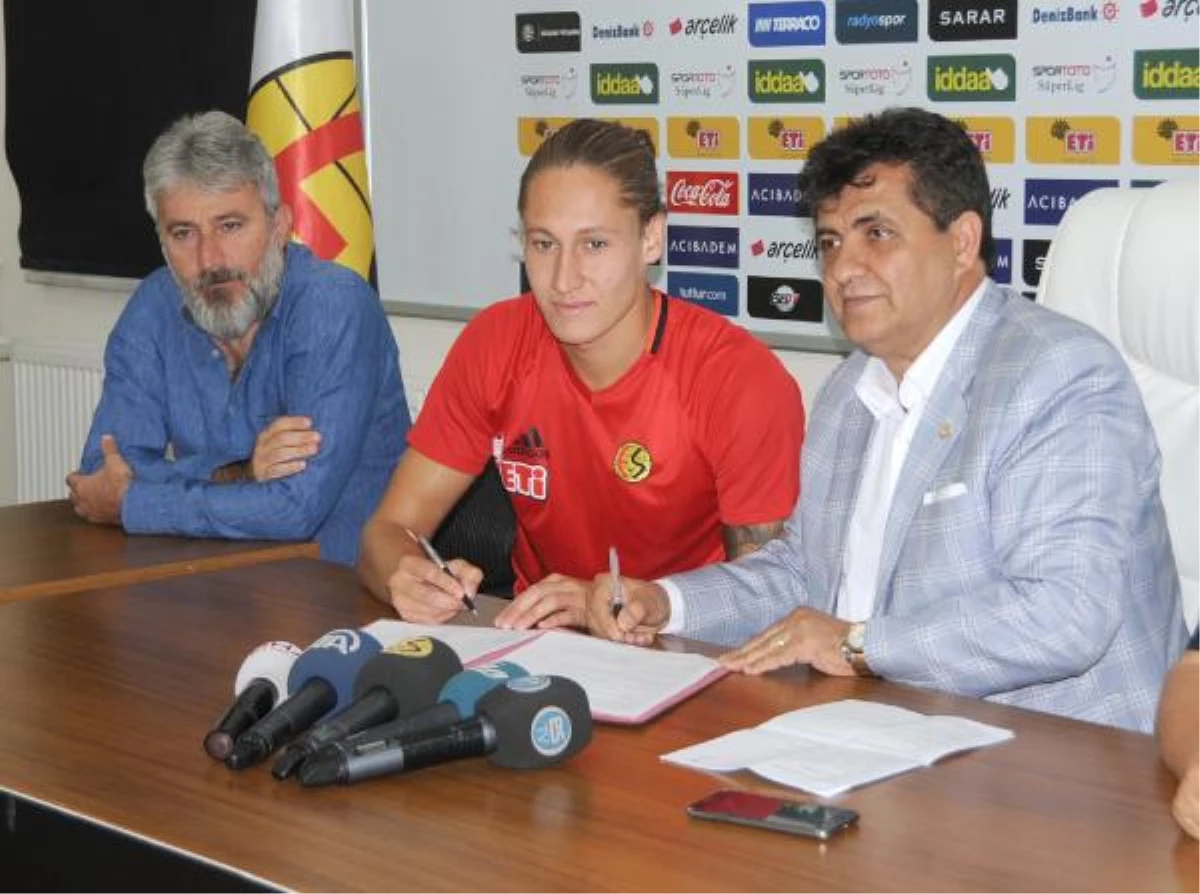 Eskişehirspor Felix Michel ile 3 Yıllık Sözleşme İmzaladı