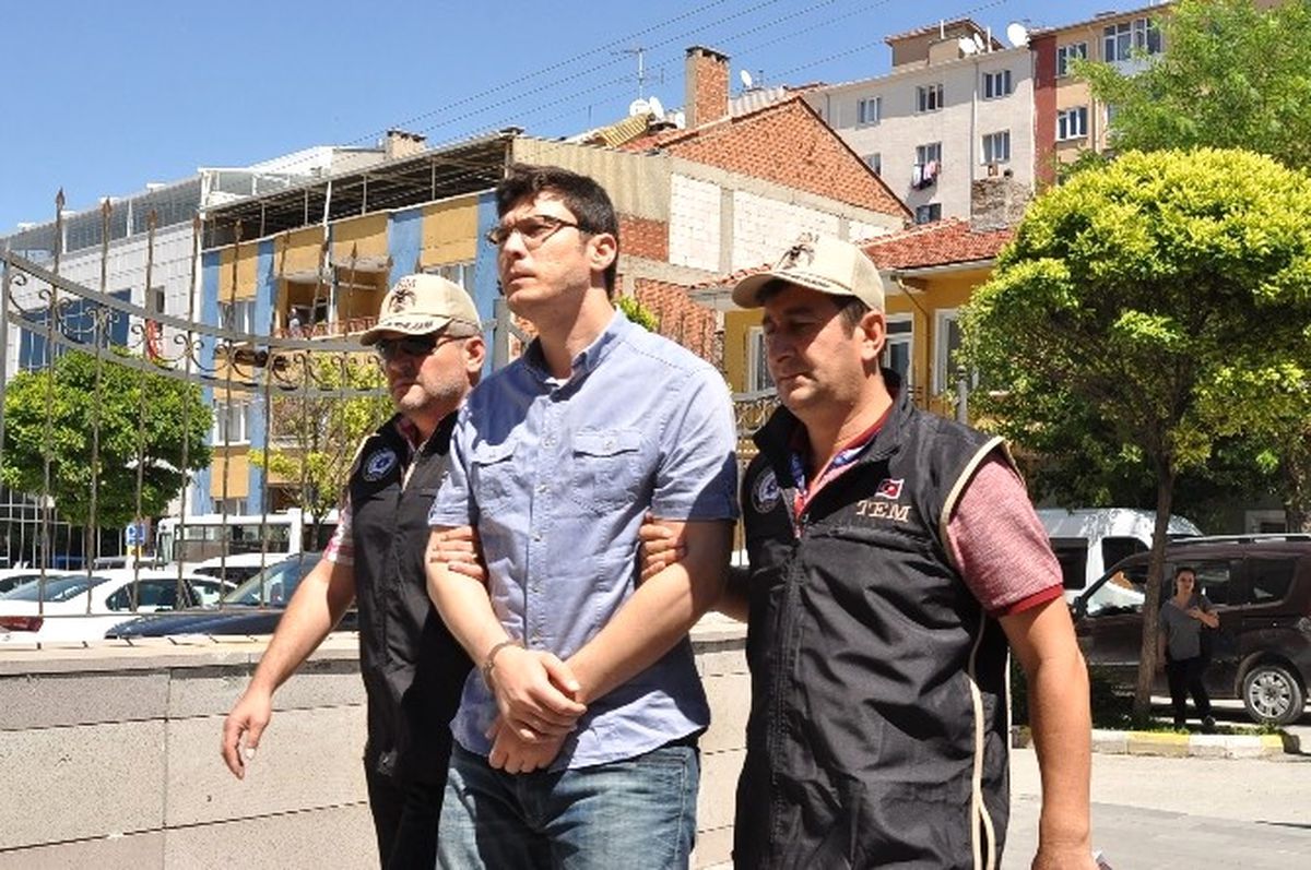 Fetö Soruşturmasında Gözaltına Alınan 2 Hakim Adliyeye Sevk Edildi