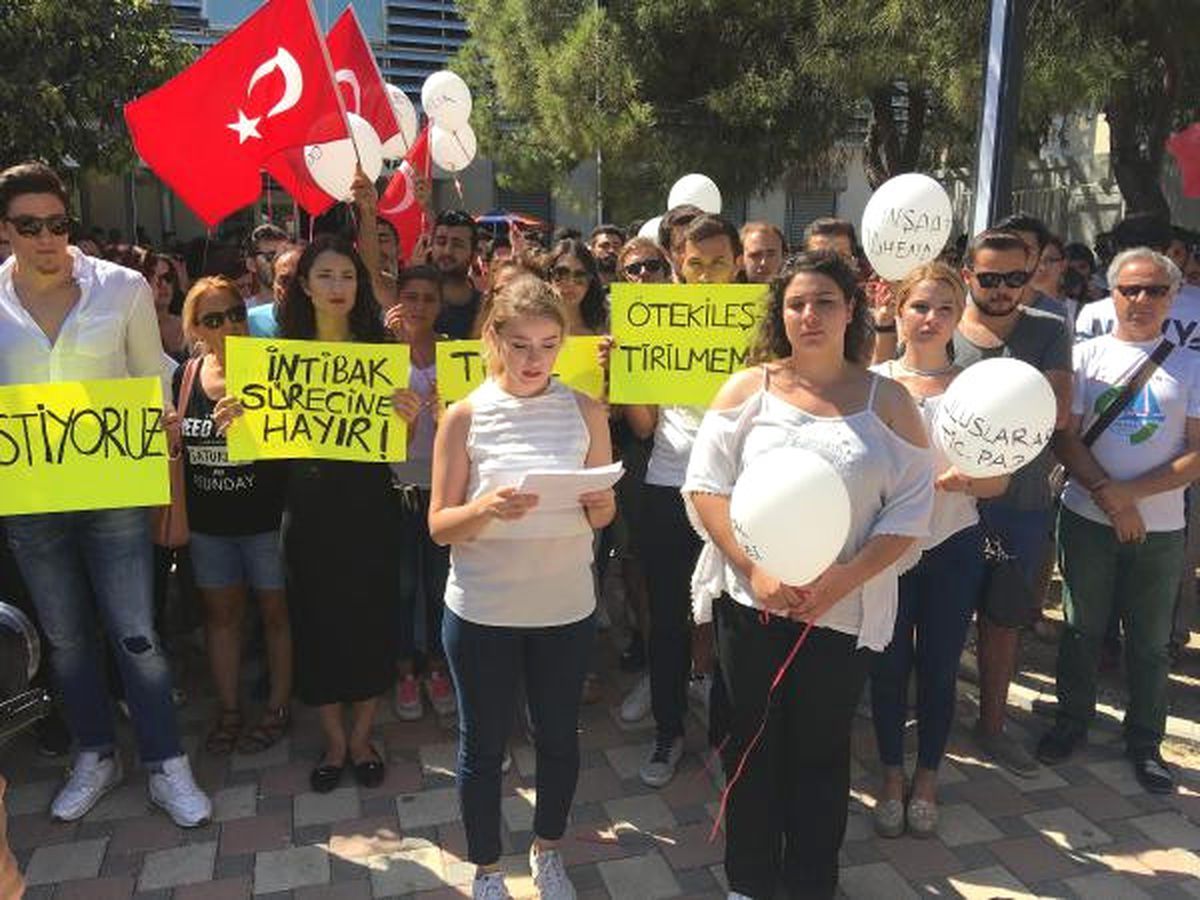 Fetö Soruşturmasında Üniversiteleri Kapanan Öğrencilerden, Balonlu Eylem