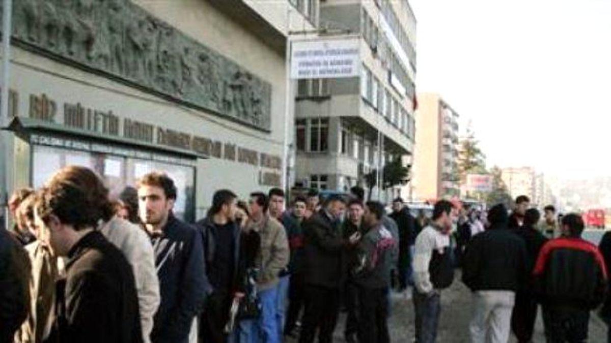 İşsizlik Mayıs Döneminde Yüzde 9.4, Genç İşsizlik Yüzde 17.4