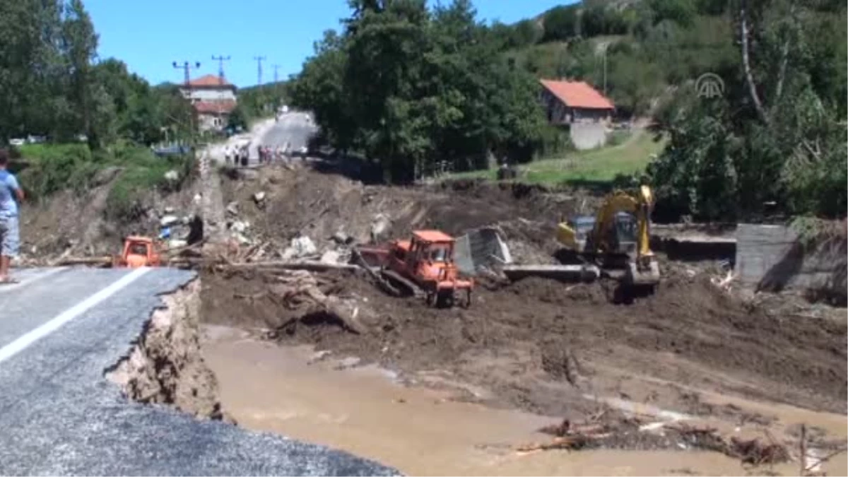 Kapanan Yolların Açılması İçin Başlatılan Çalışmalar Devam Ediyor