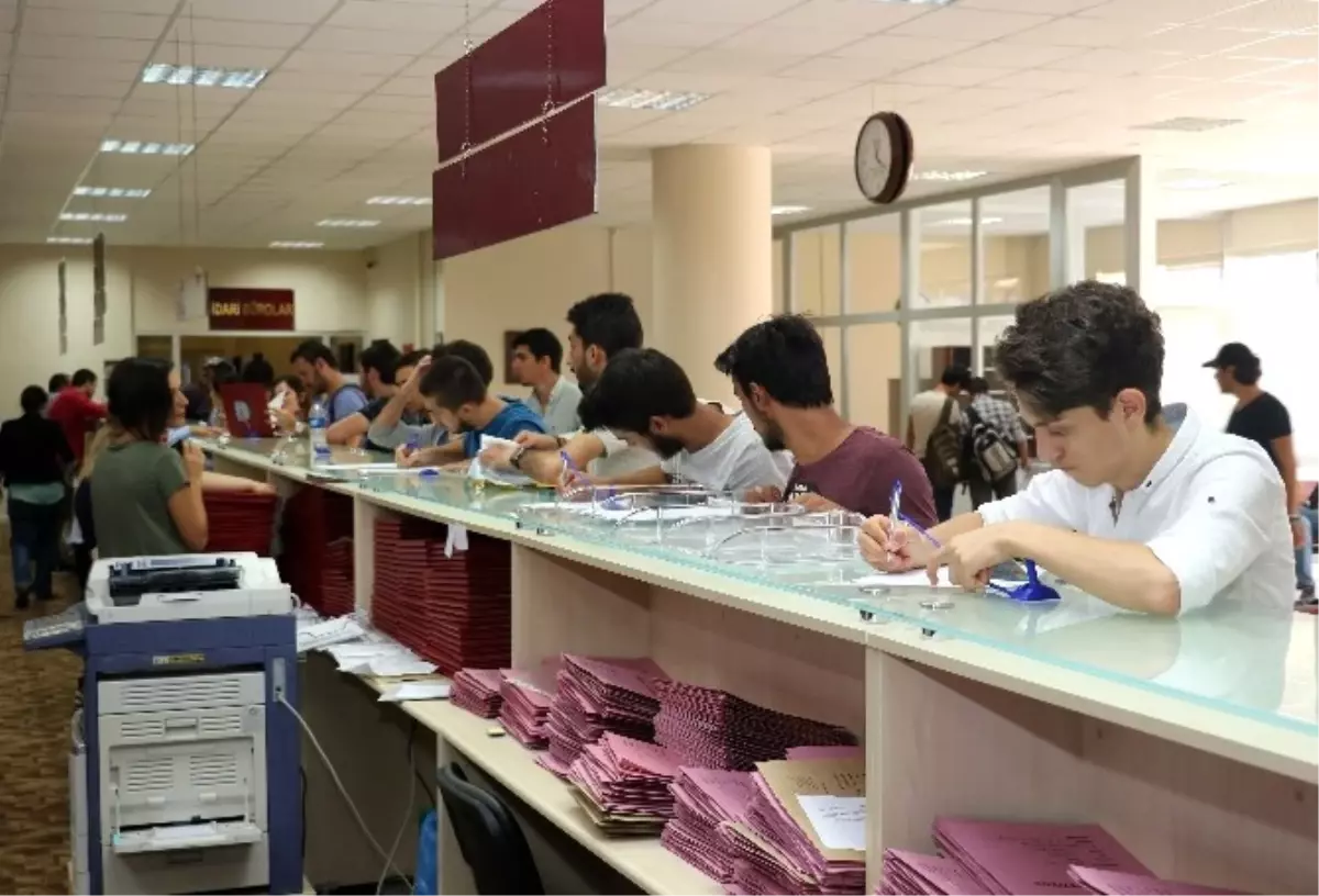 Kbü\'de Öğrenciler Kayıtları Başladı