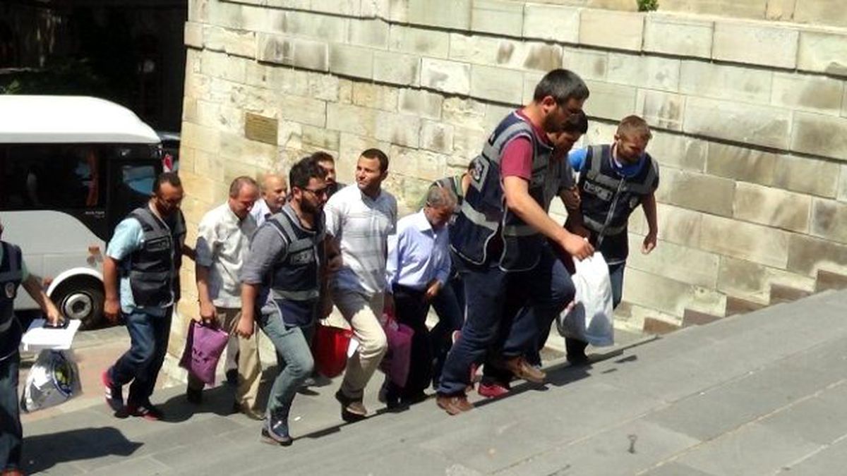Kütahya\'da Fetö Soruşturmasında 5 Kişi Tutuklandı