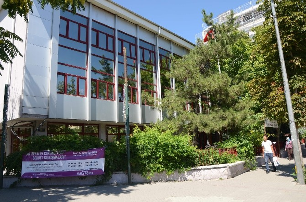 Kütüphanenin Taşınmasına Başlandı