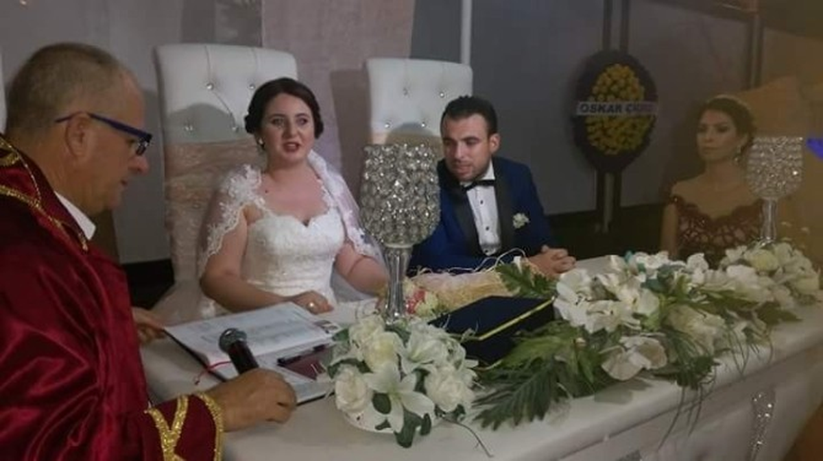 Liseli Gençlerin Aşkı, Avukatların Evliliği ile Doruğa Ulaştı
