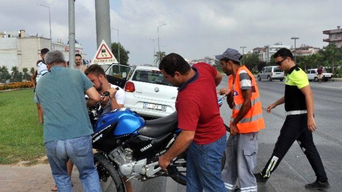 Manavgat\'ta Trafik Kazası: 2 Yaralı