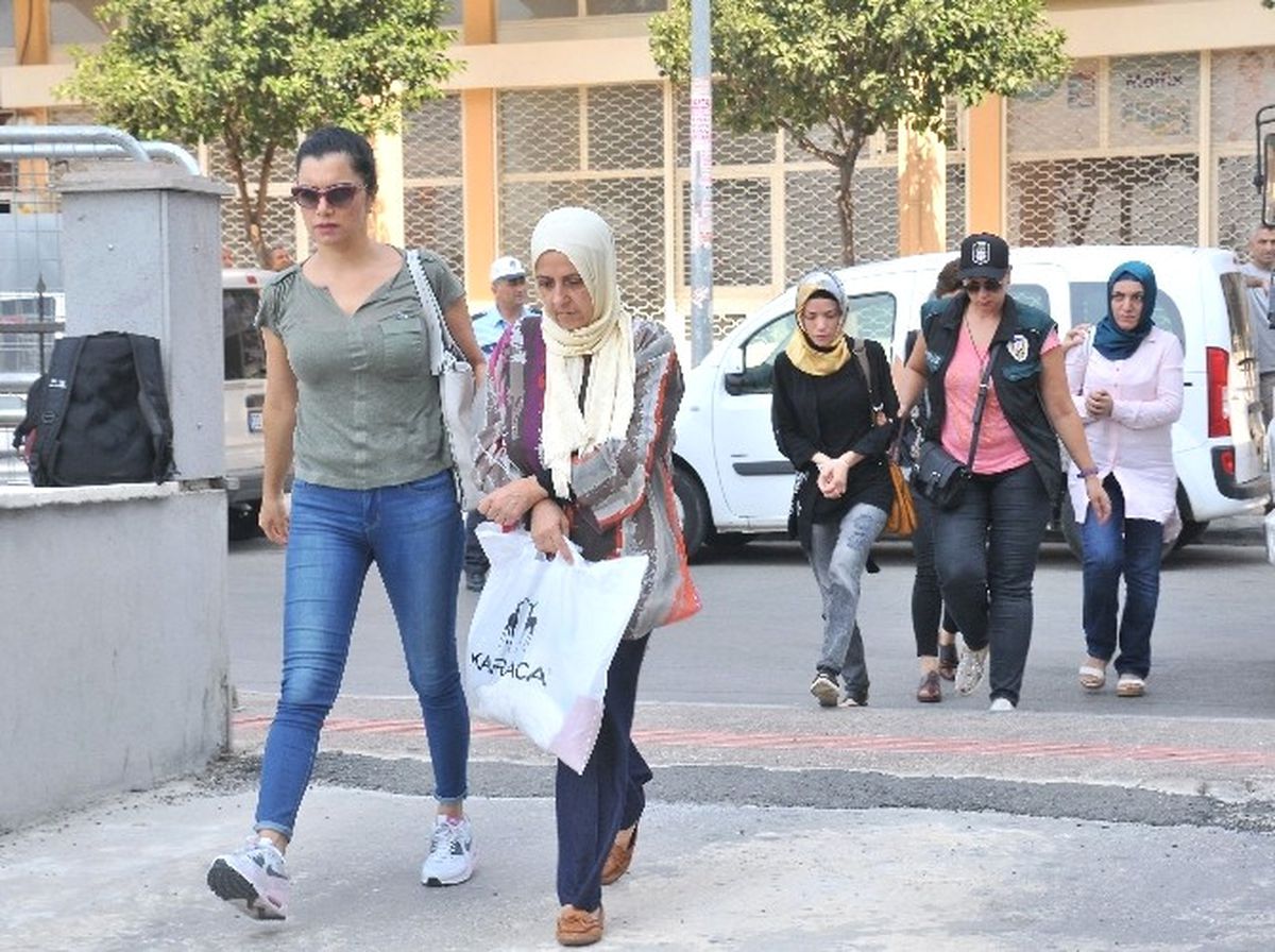 Mersin\'deki Fetö Operasyonunda Gözaltına Alınan 31 Kişi Adliyeye Sevk Edildi