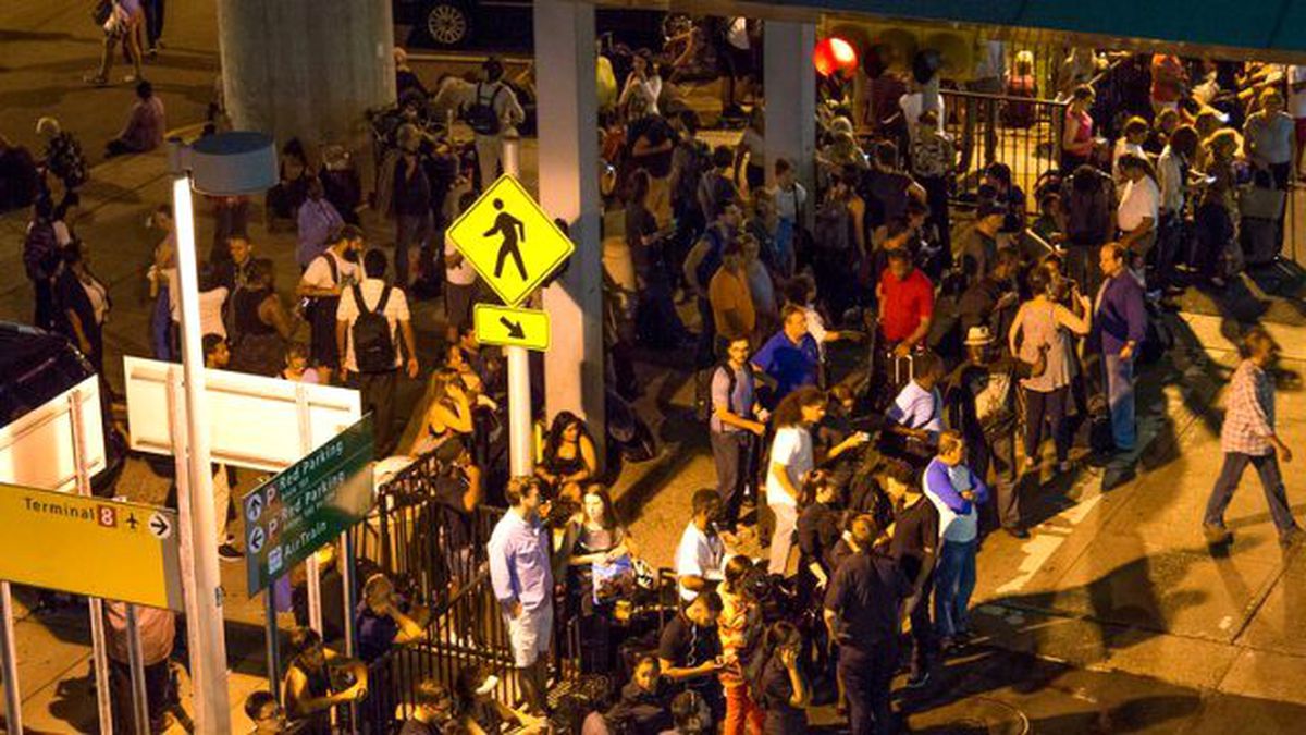 New York'ta Havalimanında Silah Paniği