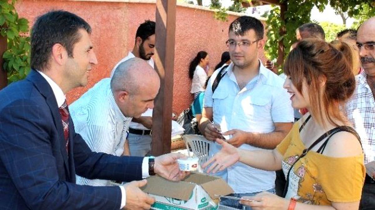 Öğrencilere Dondurmalı Karşılama