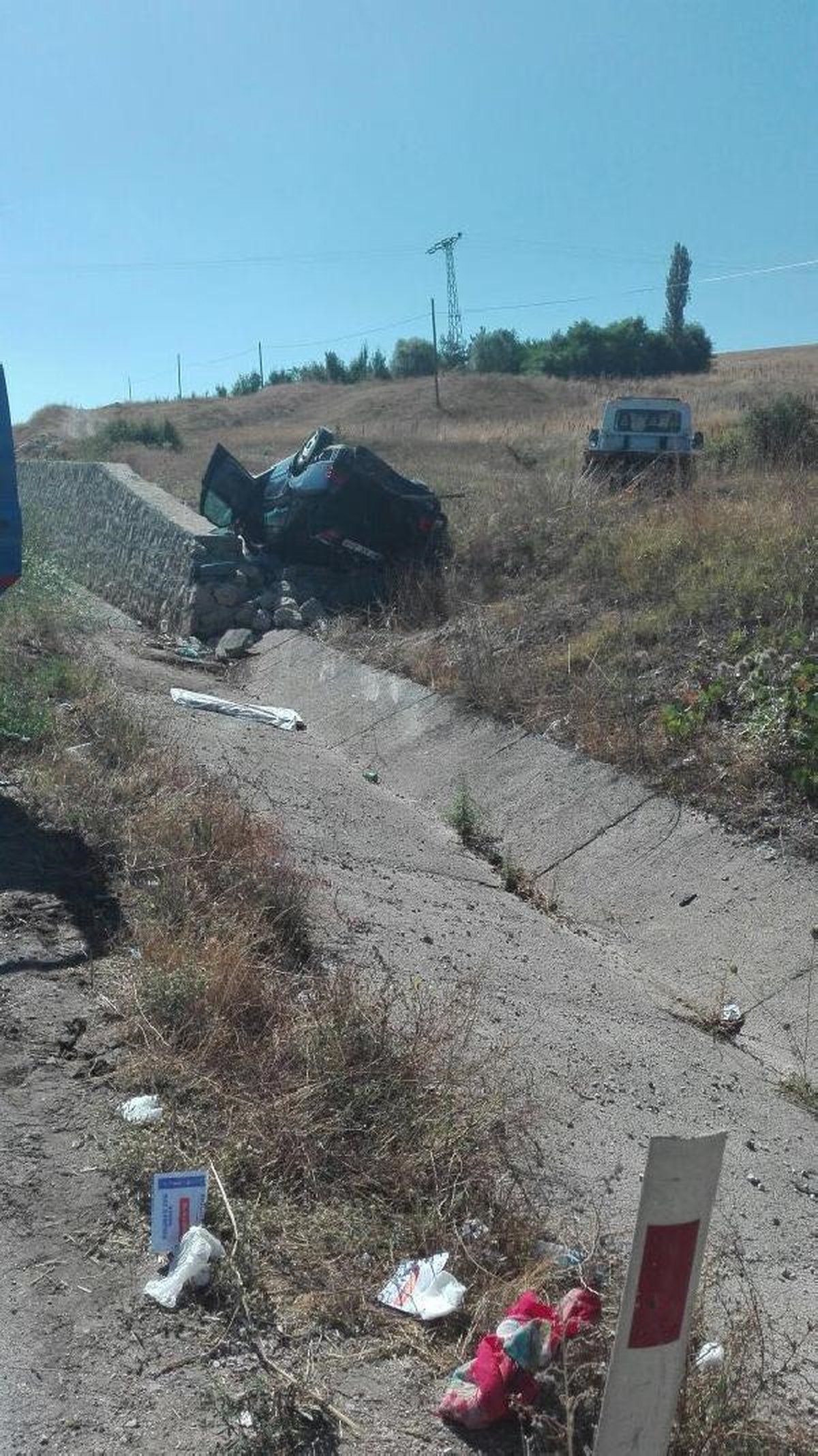 Otomobil İstinat Duvarına Çarptı 1 Bebek Öldü, 4 Yaralı