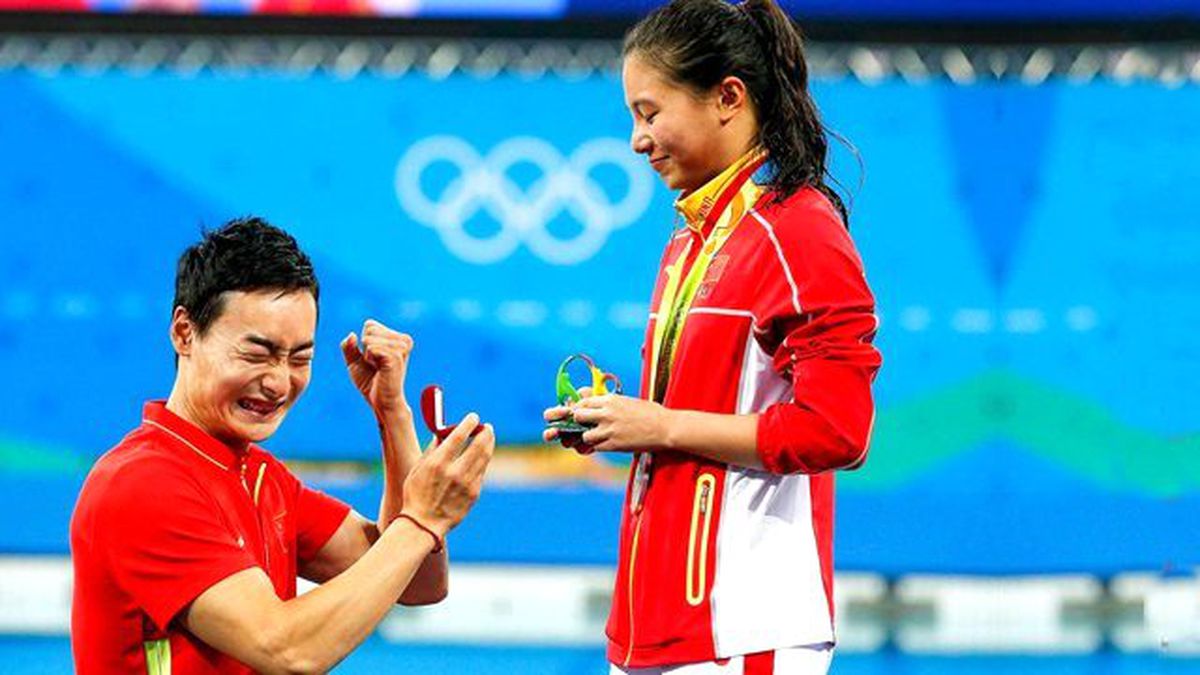 Rio Olimpiyatları'nda Çinli Sporcu He Zi, Madalya Töreninde Evlenme Teklifi Aldı