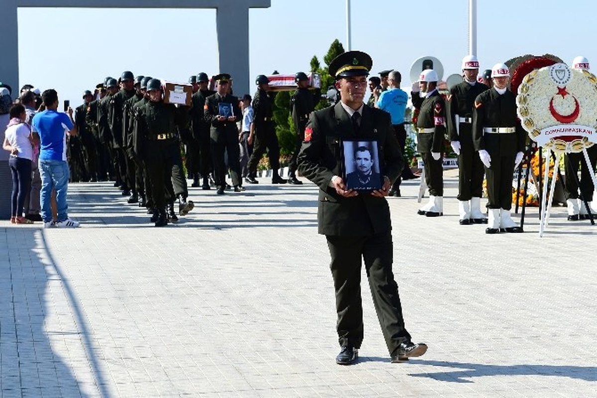 Rumların 74 Yılında Katlettiği 33 Kıbrıs Türkü Defnedildi
