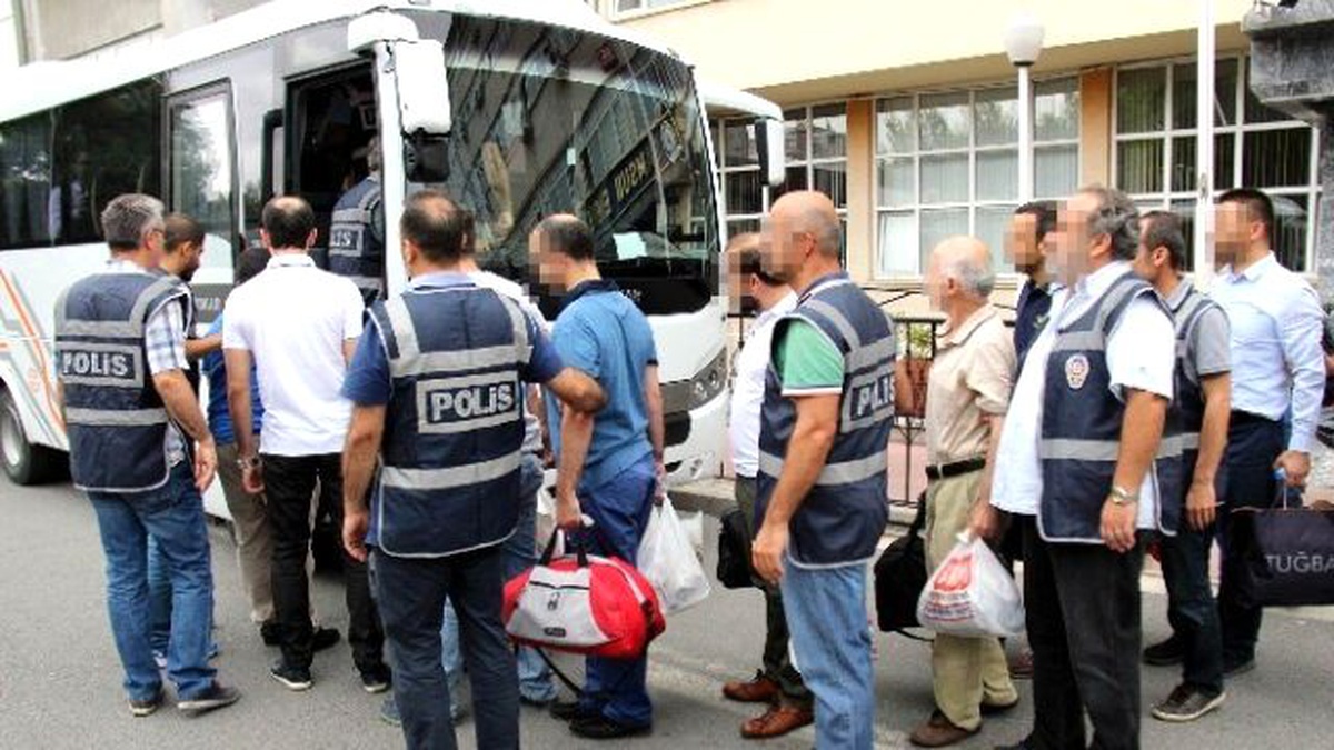 Fetö/pdy Soruşturmasında Gözaltında Alınan Avukatlar Adliyeye Sevk Edildi (2)